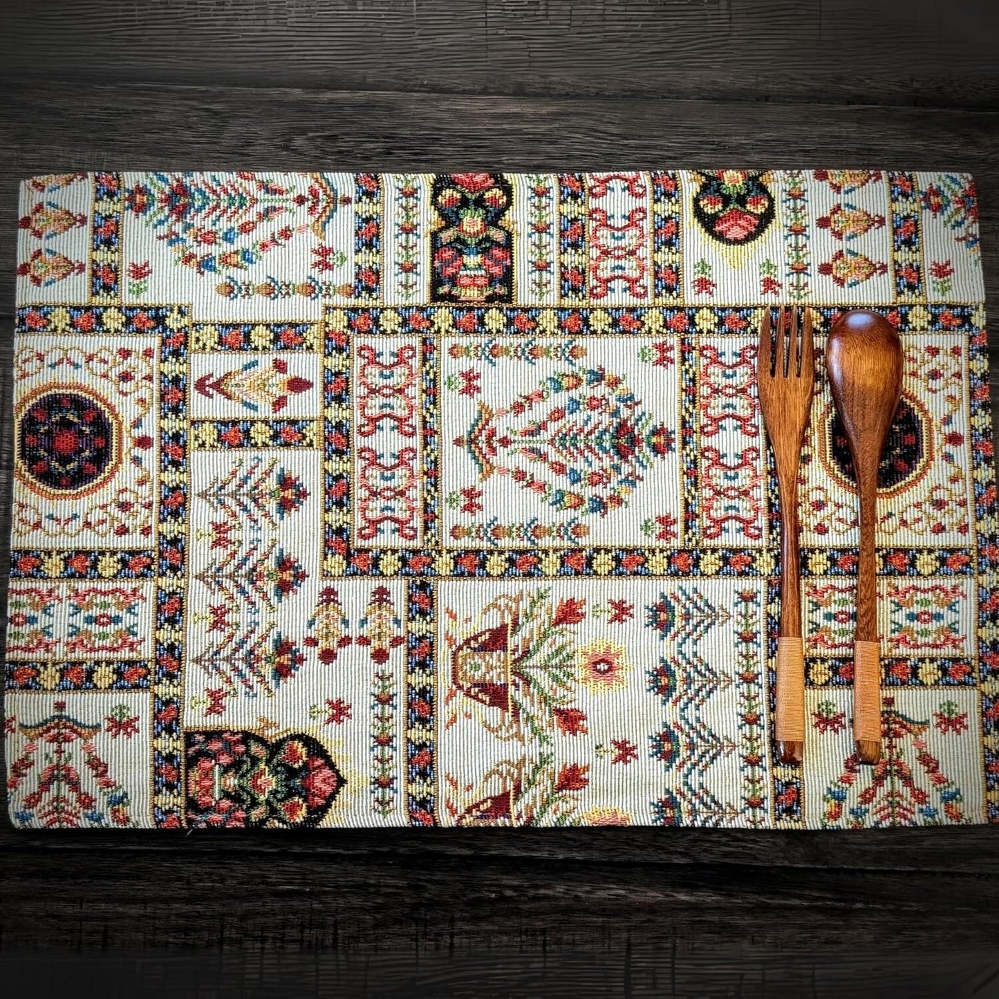 Set of 4-Pieces Light White Mughal Floral Botanical Cottage Fleur Tapestry Placemats 13" x 19" (18196)