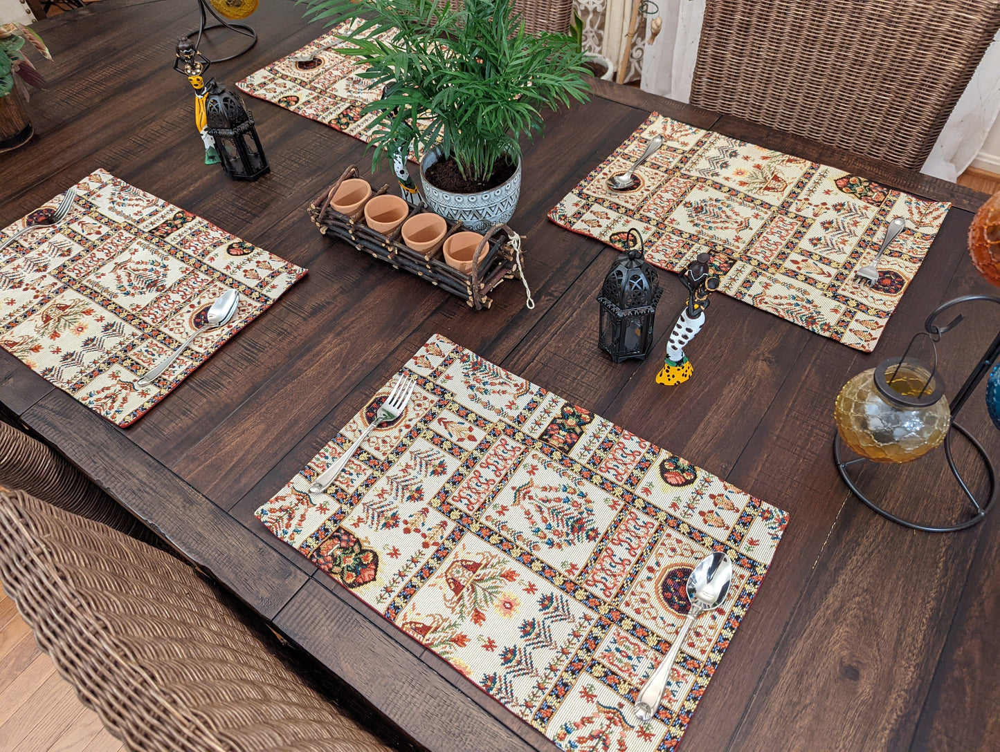 Set of 4-Pieces Light White Mughal Floral Botanical Cottage Fleur Tapestry Placemats 13" x 19" (18196)