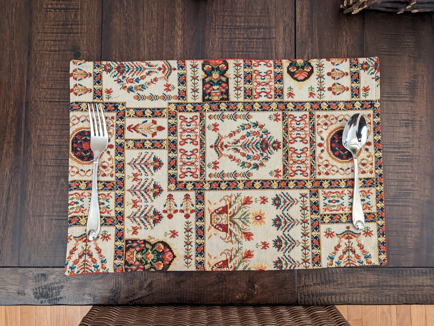 Set of 4-Pieces Light White Mughal Floral Botanical Cottage Fleur Tapestry Placemats 13" x 19" (18196)
