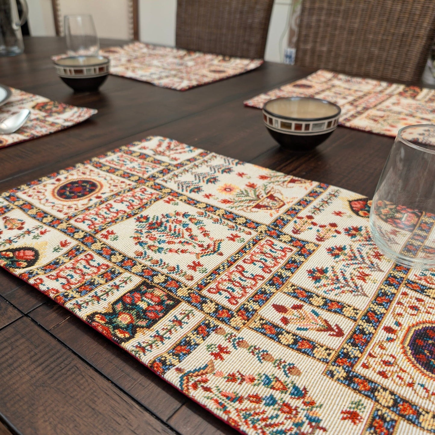 Set of 4-Pieces Light White Mughal Floral Botanical Cottage Fleur Tapestry Placemats 13" x 19" (18196)