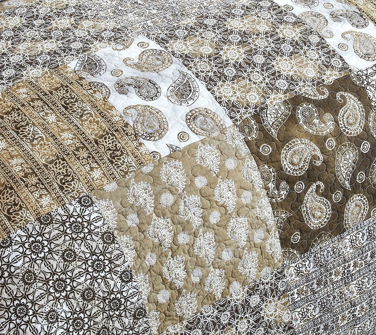 Bed in a Bag Bundle Set - Bohemian Paisley Dreams Floral Olive Brown Patchwork Bedspread Set (JHW885)