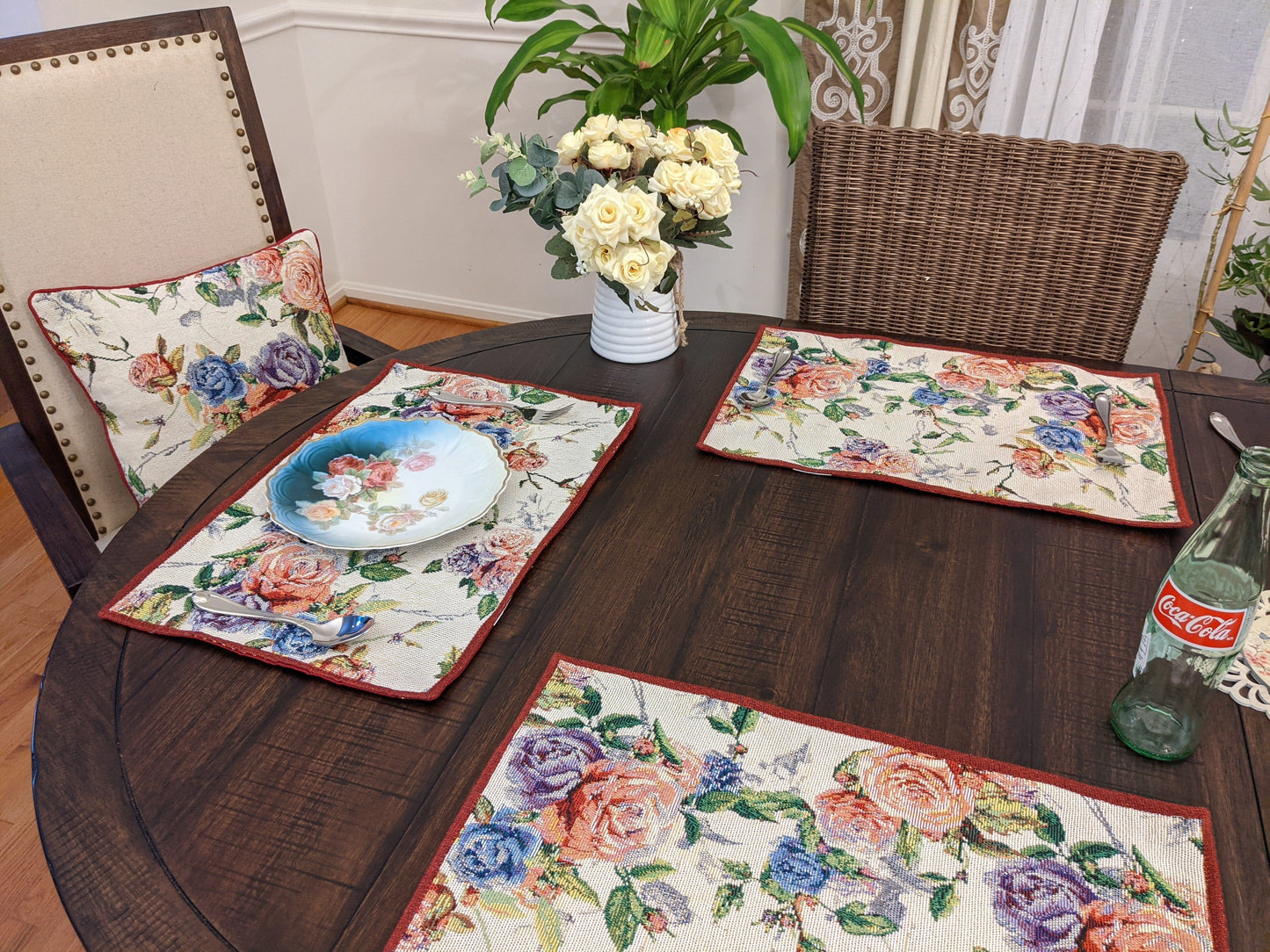 Set of 4-Pieces Vintage Romantic Roses Lovely Pink Floral Tapestry Placemats