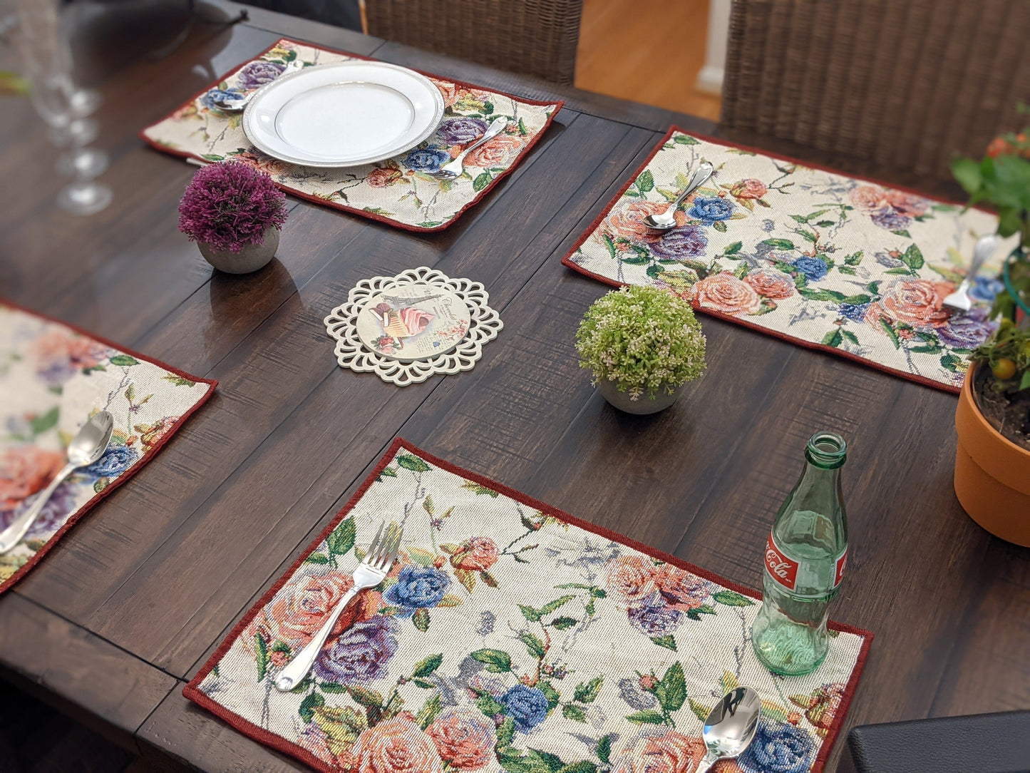 Set of 4-Pieces Vintage Romantic Roses Lovely Pink Floral Tapestry Placemats