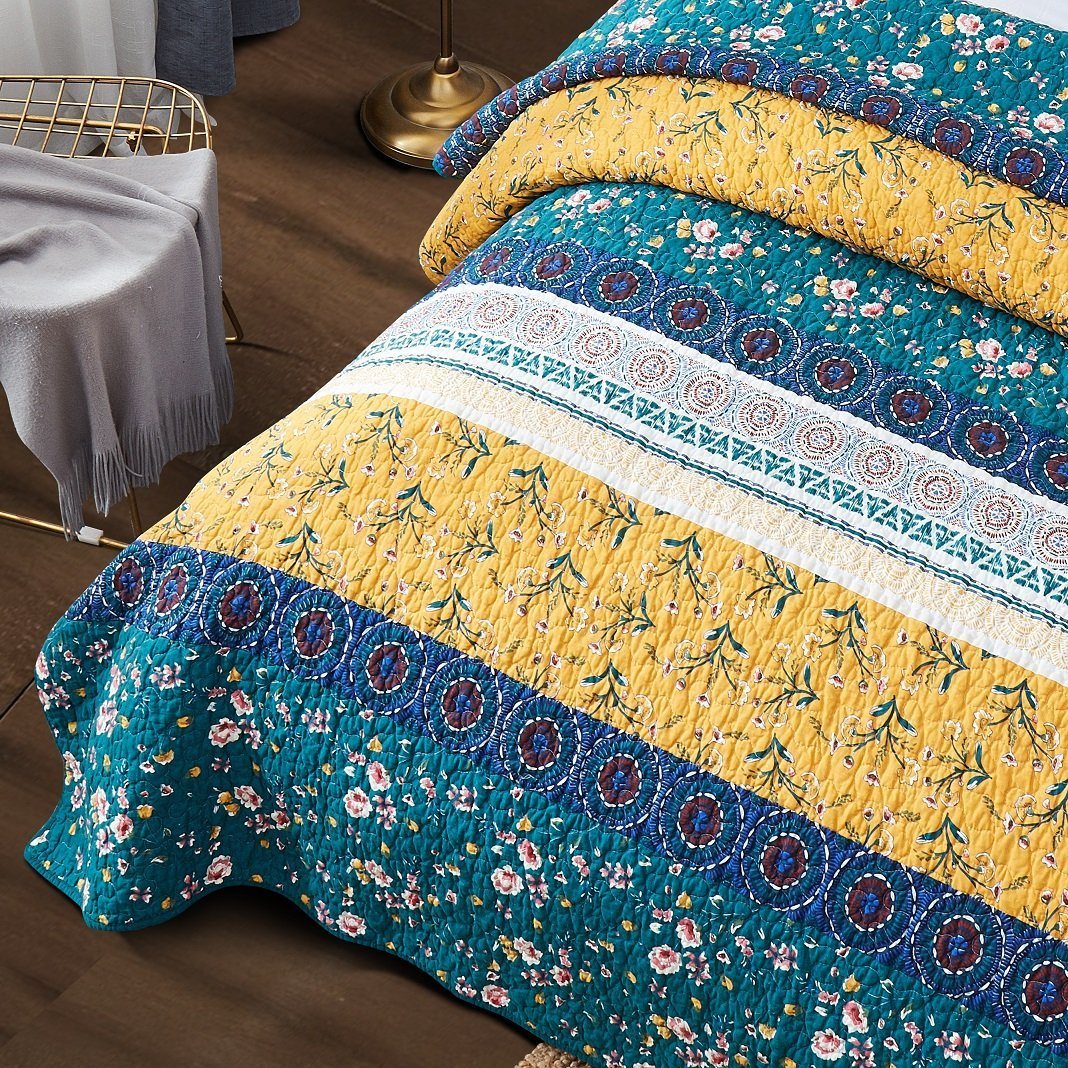 Bohemian Patchwork Bed of Wild Flowers Floral Gardenia Green Bedspread Set