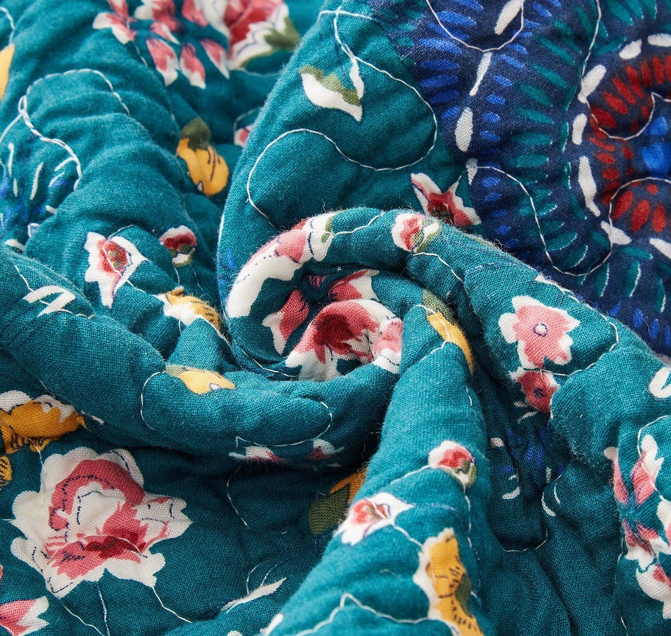 Bohemian Patchwork Bed of Wild Flowers Floral Gardenia Green Bedspread Set