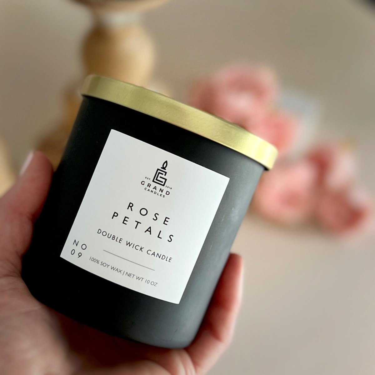 Rose Petals Romance Candle - Classic Floral Elegance