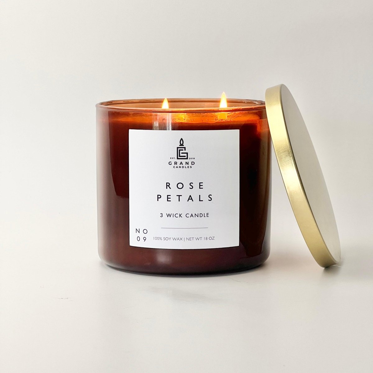 Rose Petals Romance Candle - Classic Floral Elegance
